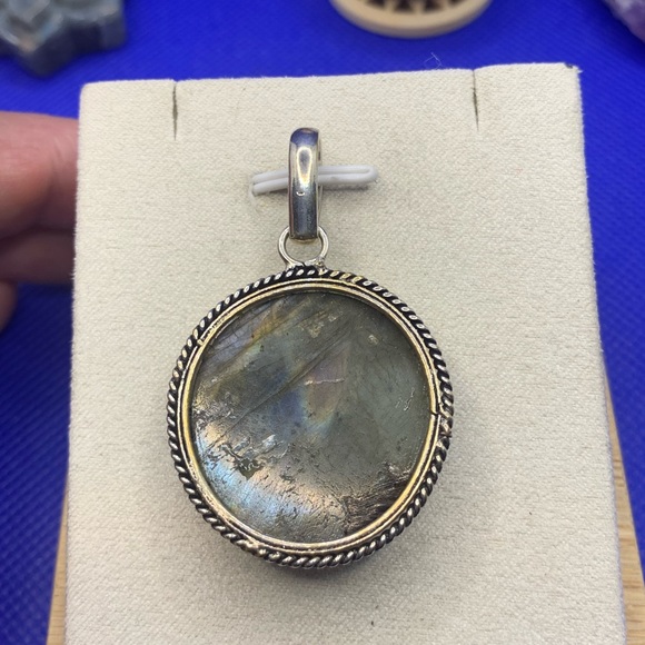 Bright Rainbow Flash Round Labradorite Pendant! .925 Sterling Silver Plated - Picture 9 of 10